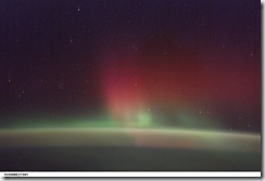 gpw-20050129-NASA-ISS006-E-21591-red-and-green-Aurora-Borealis-20030202-original